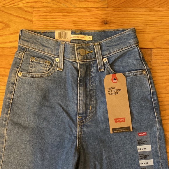 NWT Levi’s High Waisted Tapered Jeans in FYI in Size 23 x 27 - Picture 6 of 16